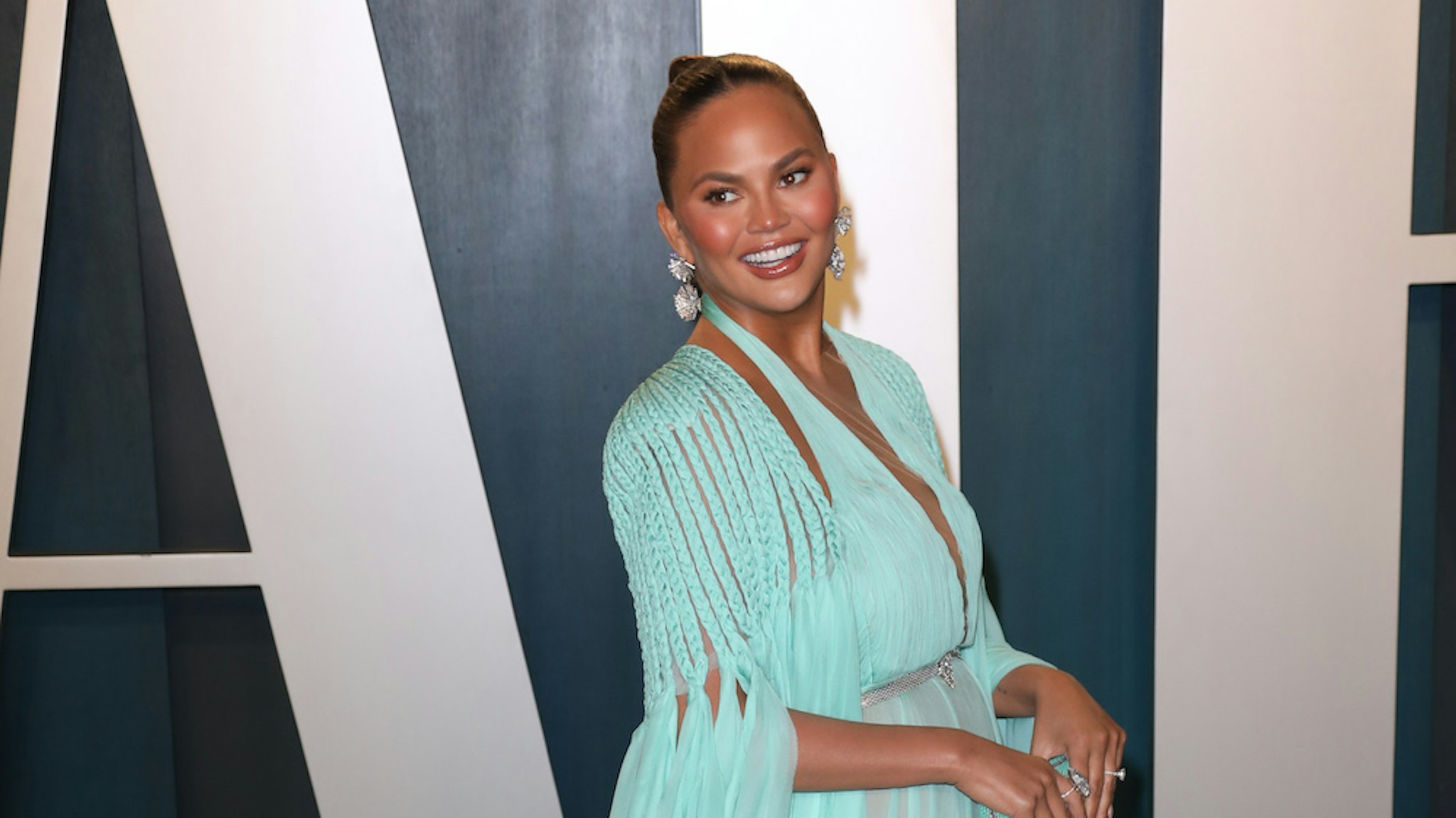 BEVERLY HILLS, CALIFORNIA - FEBRUARY 09: Chrissy Teigen attends the 2020 Vanity Fair Oscar Party at Wallis Annenberg Center for the Performing Arts on February 09, 2020 in Beverly Hills, California. (Photo by Toni Anne Barson/WireImage)