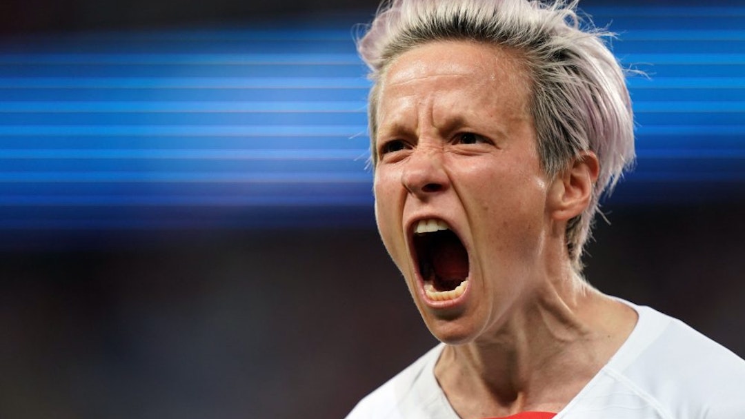 TOPSHOT - United States' forward Megan Rapinoe celebrates after scoring a goal during the France 2019 Women's World Cup quarter-final football match between France and USA, on June 28, 2019, at the Parc des Princes stadium in Paris.