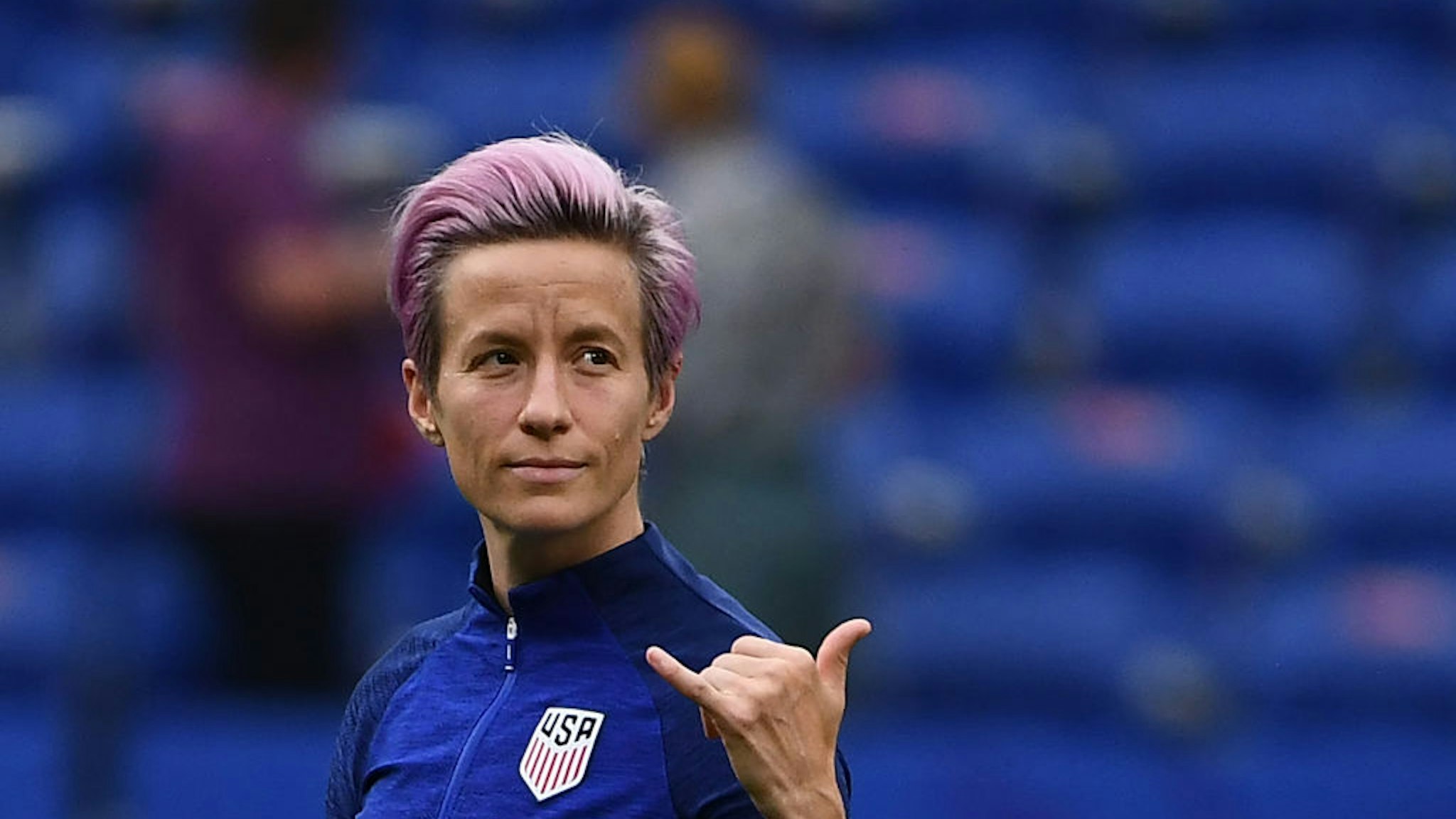 TOPSHOT - United States' forward Megan Rapinoe gestures as she walks around the pitch prior to the France 2019 Women's World Cup semi-final football match between England and USA, on July 2, 2019, at the Lyon Satdium in Decines-Charpieu, central-eastern France. (Photo by FRANCK FIFE / AFP) (Photo credit should read FRANCK FIFE/AFP via Getty Images)
