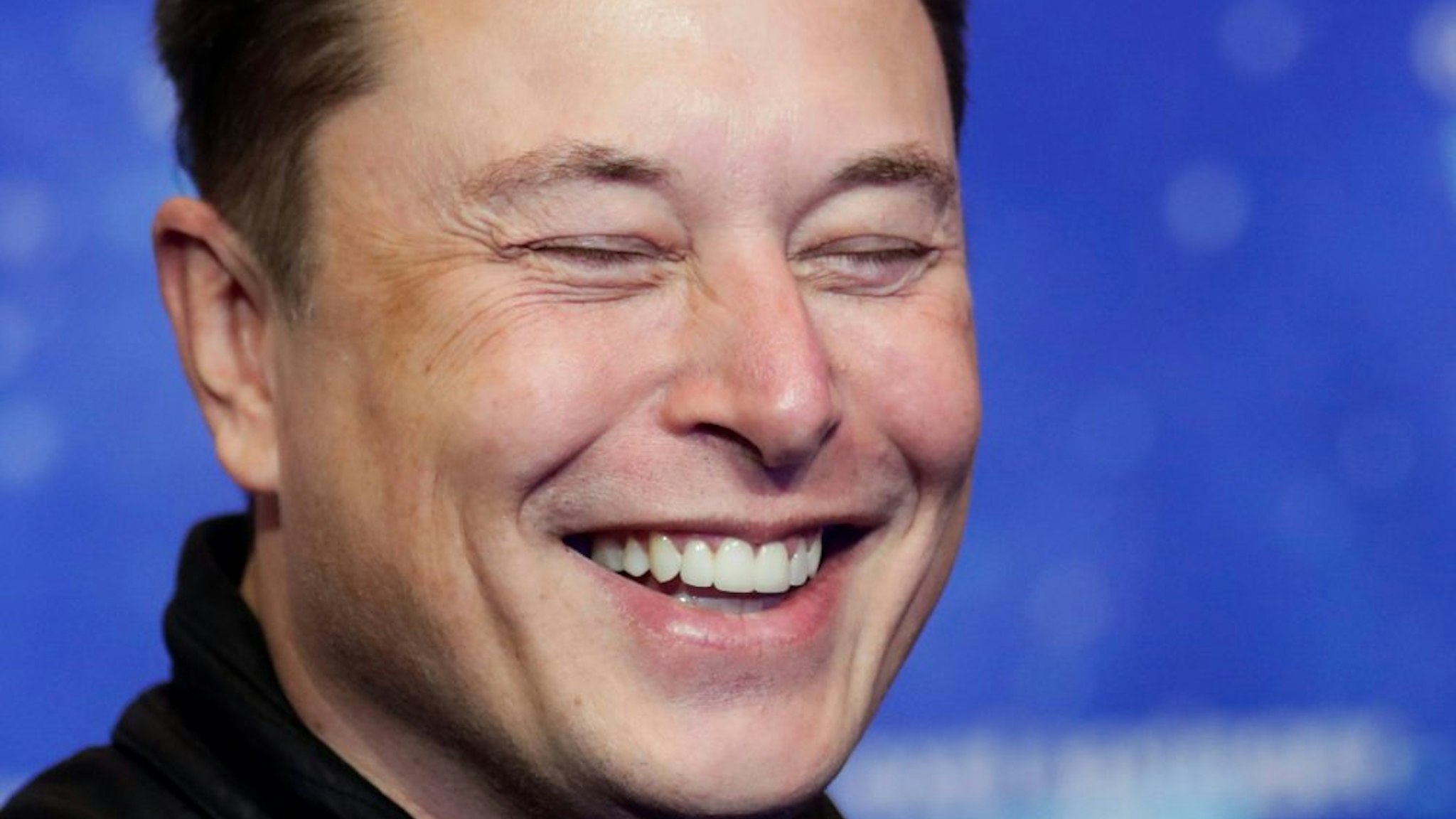 BERLIN, GERMANY DECEMBER 01: SpaceX owner and Tesla CEO Elon Musk poses on the red carpet of the Axel Springer Award 2020 on December 01, 2020 in Berlin, Germany.