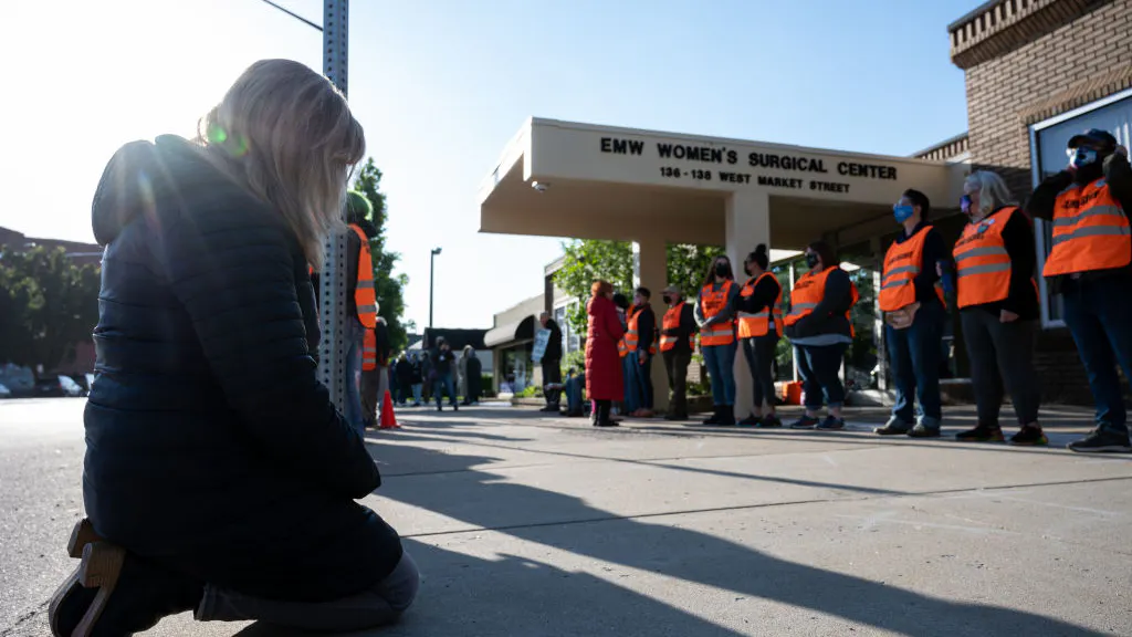 Kentucky Cop Placed On Leave For Praying In Front Of Abortion Clinic Will Return To Work