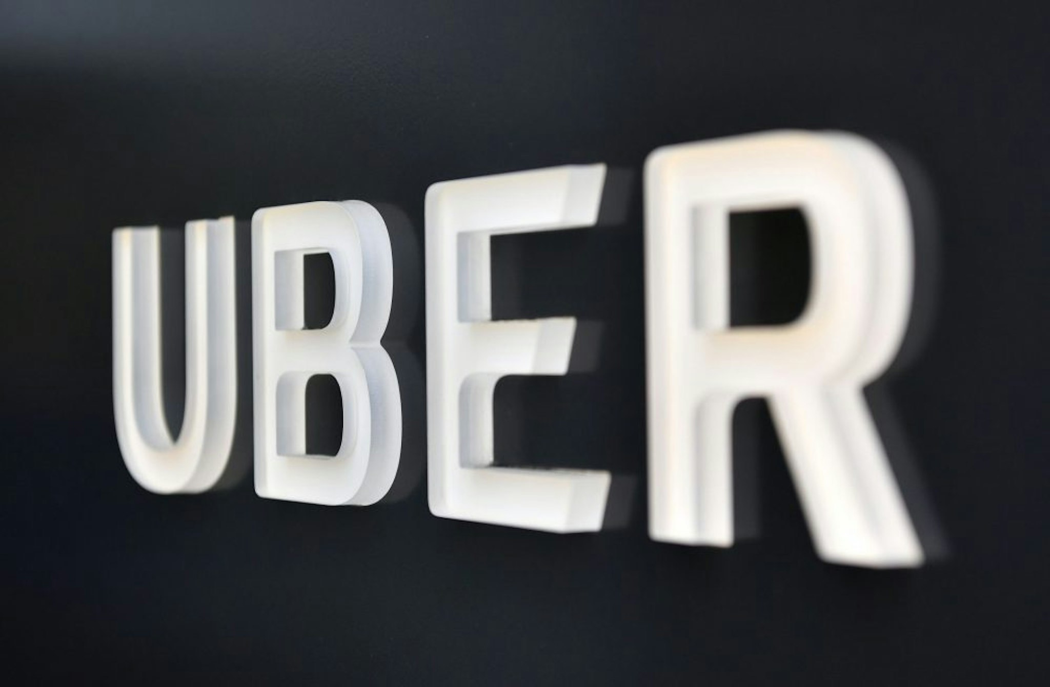 The Uber logo is seen outside the Uber Corporate Headquarters building in San Francisco, California on February 05, 2018. - The billion-dollar trial pitting Alphabet-owned autonomous driving unit Waymo against Uber started in what could be a blockbuster case between two technology giants over alleged theft of trade secrets. The San Francisco courtroom battle will take place as Waymo and Uber race to perfect self-driving cars that people could summon for rides as desired in a turn away from car ownership.
