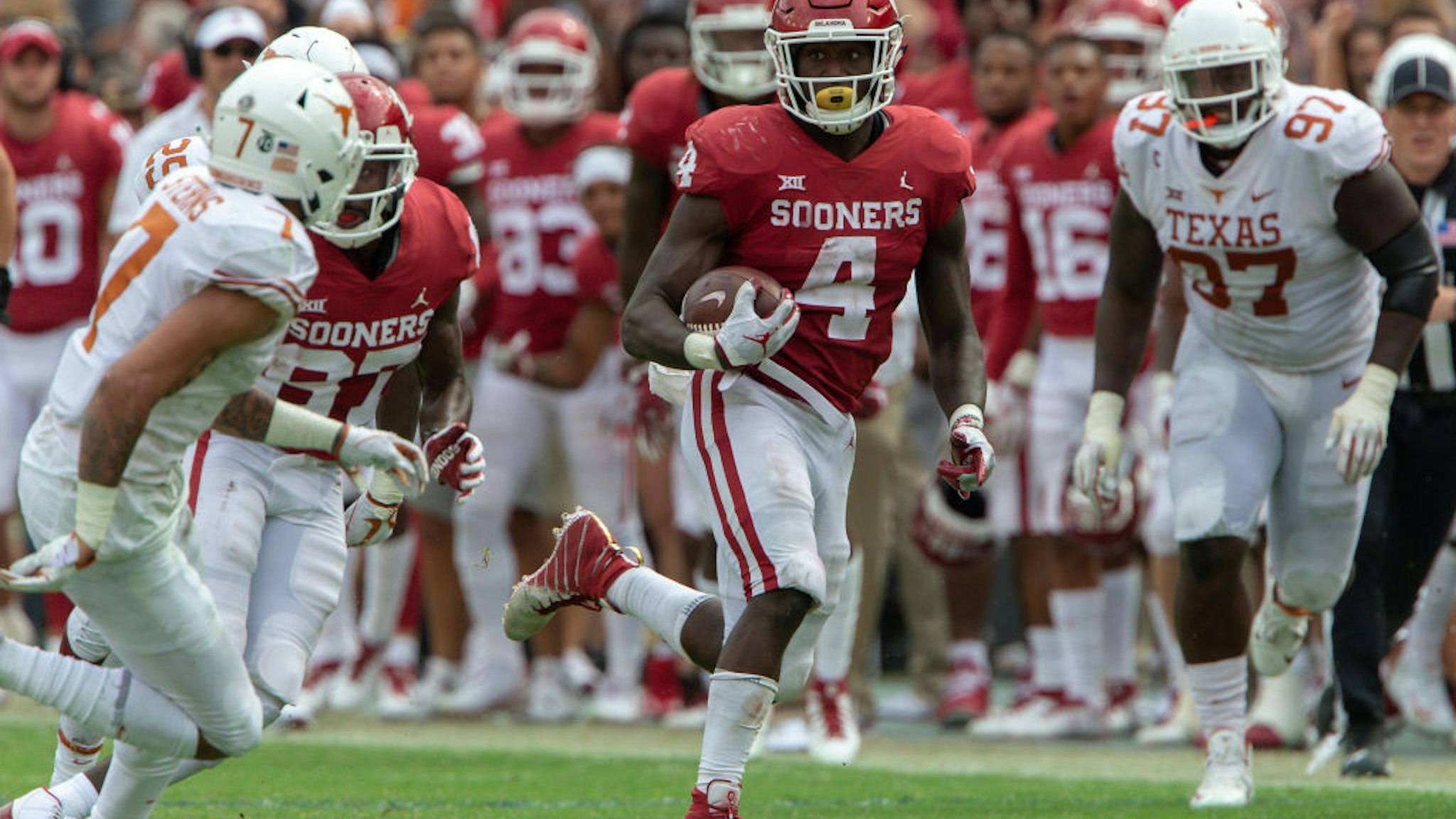 DALLAS, TX - OCTOBER 06: Oklahoma Sooners running back Trey Sermon (4) during the Big 12 Conference Red River Rivalry game against the Texas Longhorns on October 6, 2018 at Cotton Bowl Stadium in Dallas, Texas. (Photo by William Purnell/Icon Sportswire via Getty Images)