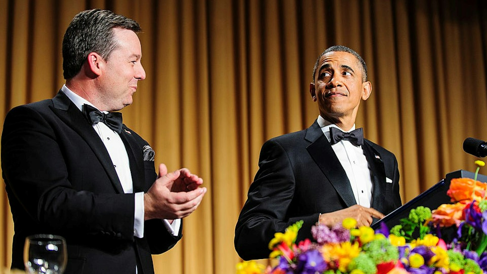 U.S. President Barack Obama, right, is introduced by White House Correspondents' Association (WHCA) President Ed Henry during the annual dinner in Washington, District of Columbia, U.S., on Saturday, April 27, 2013. The 99th annual dinner raises money for WHCA scholarships and honors the recipients of the organization's journalism awards. Photographer: