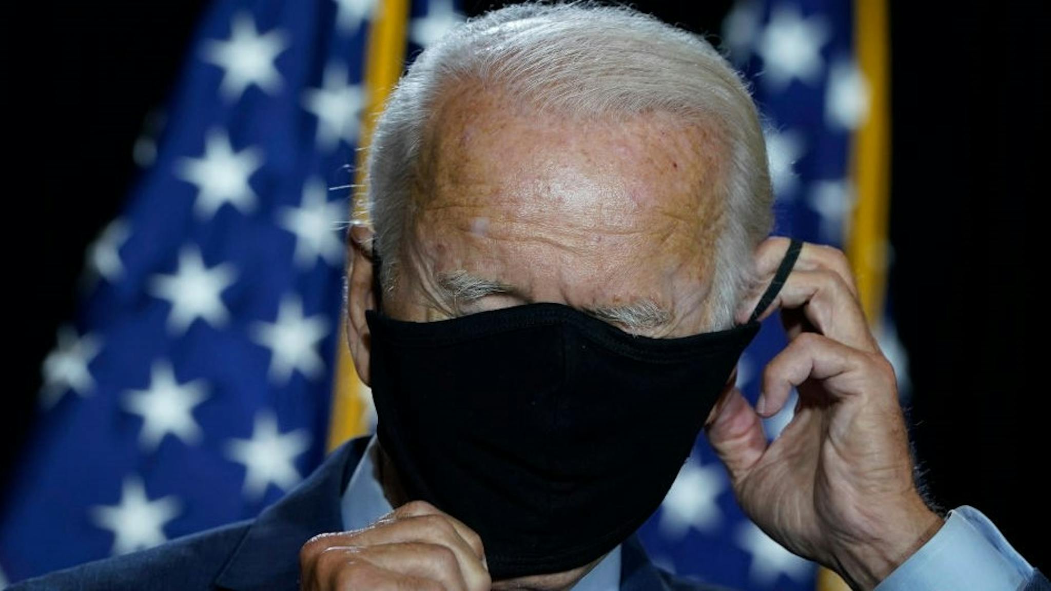 Presidential Candidate Joe Biden And Running Mate Kamala Harris Get Briefed On Coronavirus WILMINGTON, DE - AUGUST 13: Presumptive Democratic presidential nominee former Vice President Joe Biden puts his mask back on after delivering remarks following a coronavirus briefing with health experts at the Hotel DuPont on August 13, 2020 in Wilmington, Delaware. Harris is the first Black woman and first person of Indian descent to be a presumptive nominee on a presidential ticket by a major party in U.S. history. (Photo by