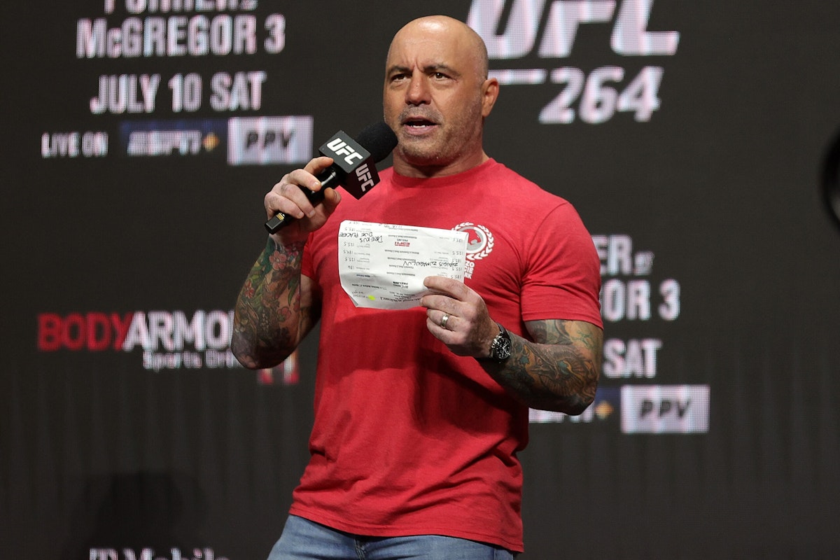 Joe Rogan Says He Won’t Force Fans To Get Vaxed, Offers Refund For NYC Show