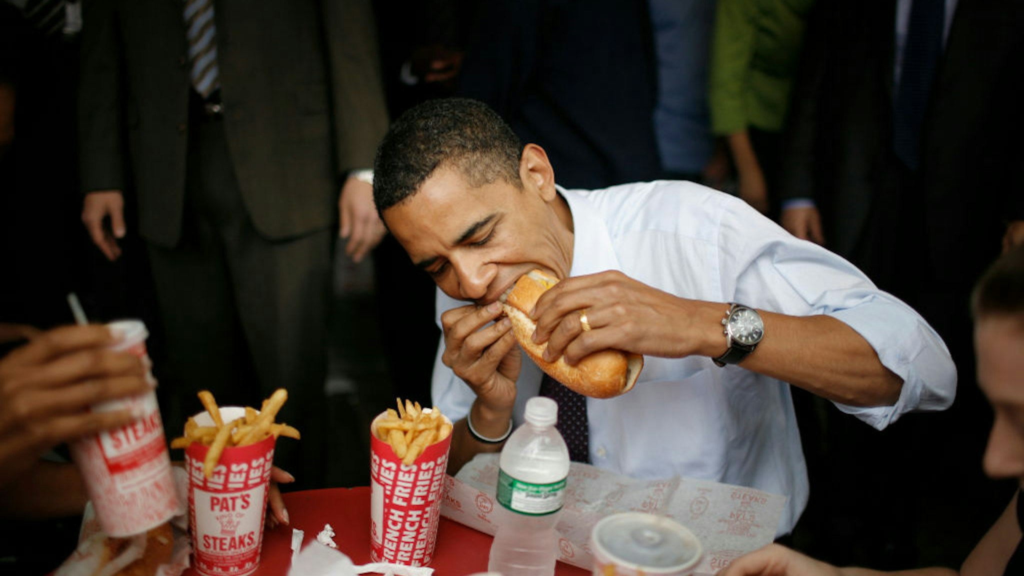 PHILADELPHIA - APRIL 22: Democratic presidential candidate Senator Barack Obama (D-IL) and his wife Michelle eat a cheesesteak and fries during a campaign stop at Pat's King of Steaks April 22, 2008 in Philadelphia, Pennsylvania. Voters in Pennsylvania go to the polls today. (Photo by Charles Ommanney/Getty Images)