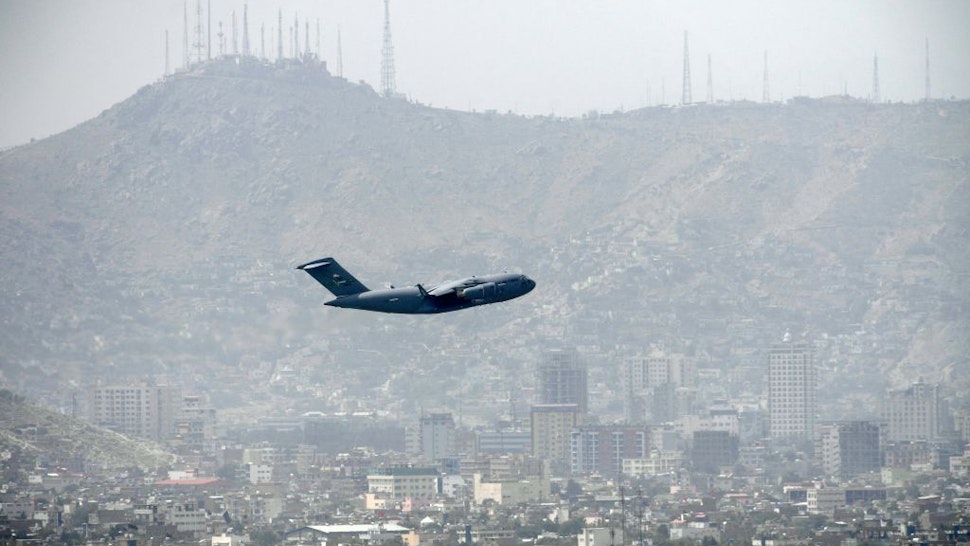 An US Air Force aircraft takes off from the airport in Kabul on August 30, 2021. - Rockets were fired at Kabul's airport on August 30 where US troops were racing to complete their withdrawal from Afghanistan and evacuate allies under the threat of Islamic State group attacks. (Photo by Aamir QURESHI / AFP) (Photo by AAMIR QURESHI/AFP via Getty Images)