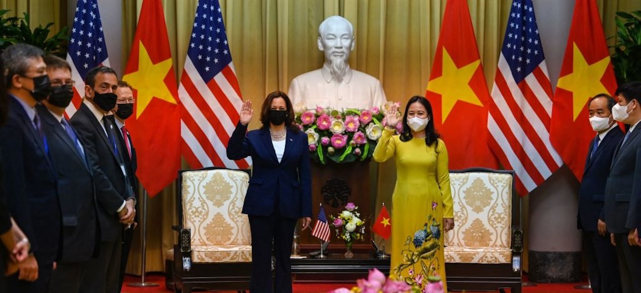 US Vice President Kamala Harris (L) waves beside Vietnam's Vice President Vo Thi Anh Xuan at the Presidential Palace in Hanoi on August 25, 2021. (Photo by Manan VATSYAYANA / POOL / AFP) (Photo by