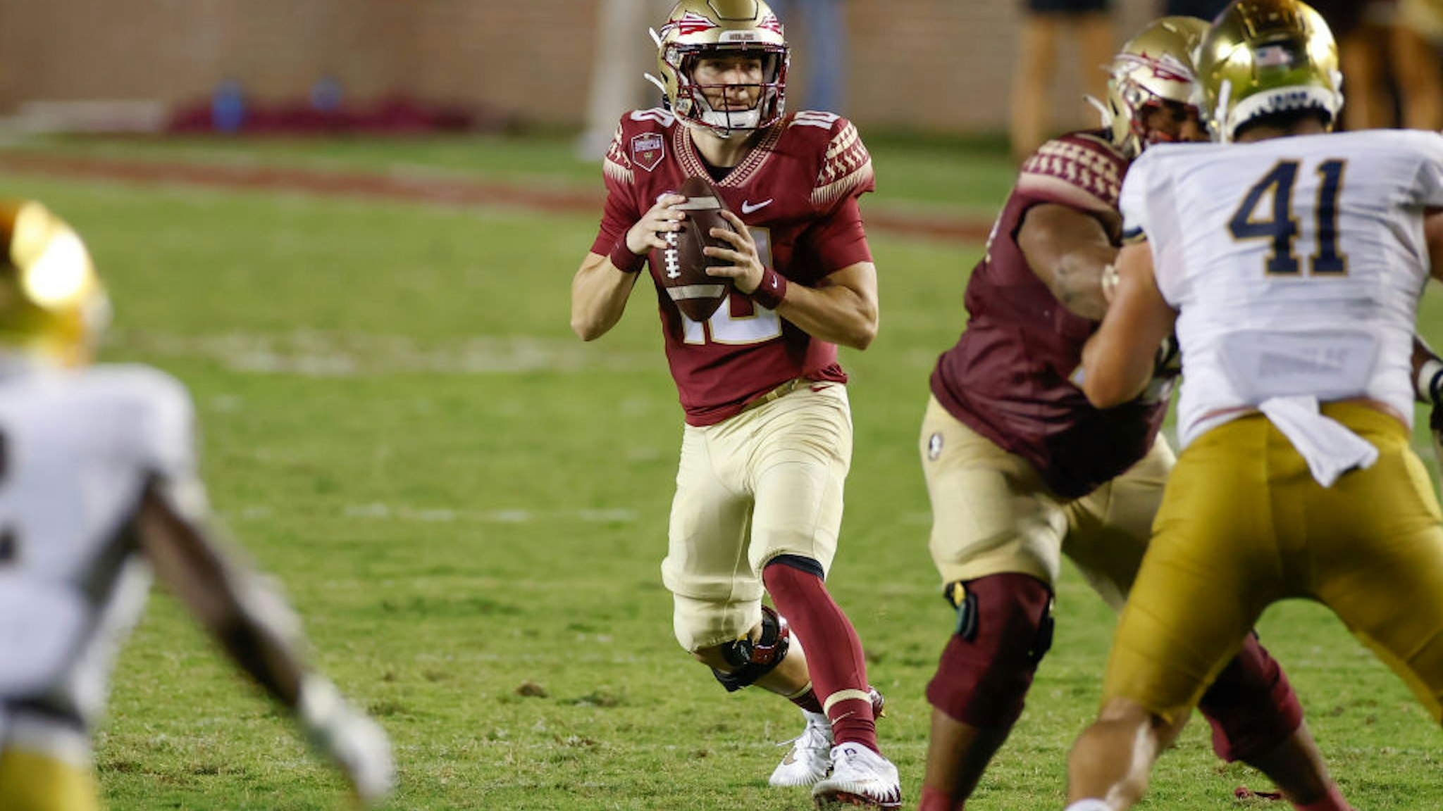 TALLAHASSEE, FL - SEPTEMBER 05: Florida State Seminoles quarterback McKenzie Milton (10) during the game between the Notre Dame Fighting Irish and the Florida State Seminoles on September 5, 2021 at Bobby Bowden Field at Doak Campbell Stadium in Tallahassee, Fl. (Photo by David Rosenblum/Icon Sportswire via Getty Images)