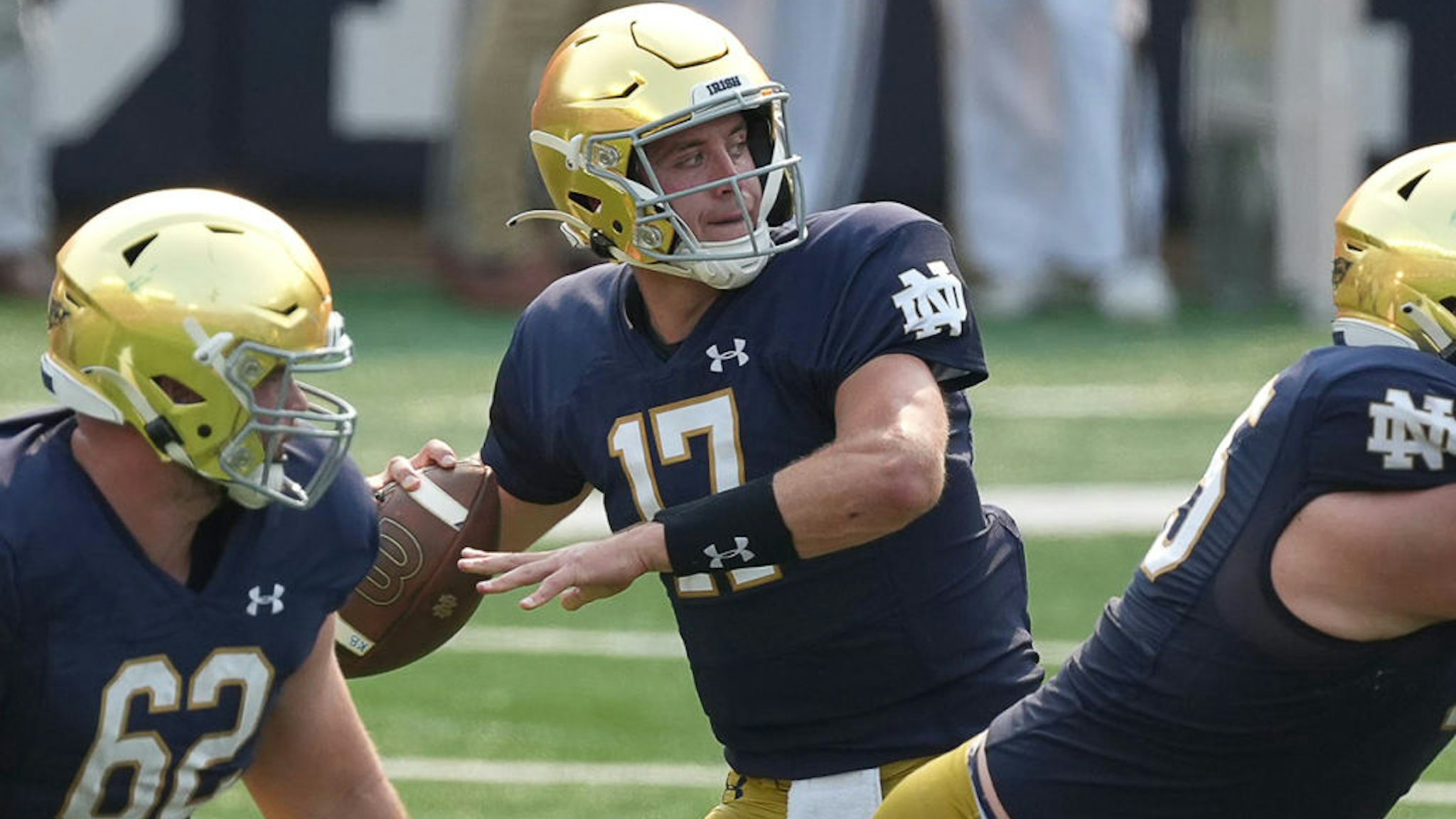 SOUTH BEND, IN - SEPTEMBER 11: Notre Dame Fighting Irish quarterback Jack Coan (17) looks to throw the football during a game between the Notre Dame Fighting Irish and the Toledo Rockets on September 11, 2021, at Notre Dame Stadium, in South Bend, In (Photo by Robin Alam/Icon Sportswire via Getty Images)