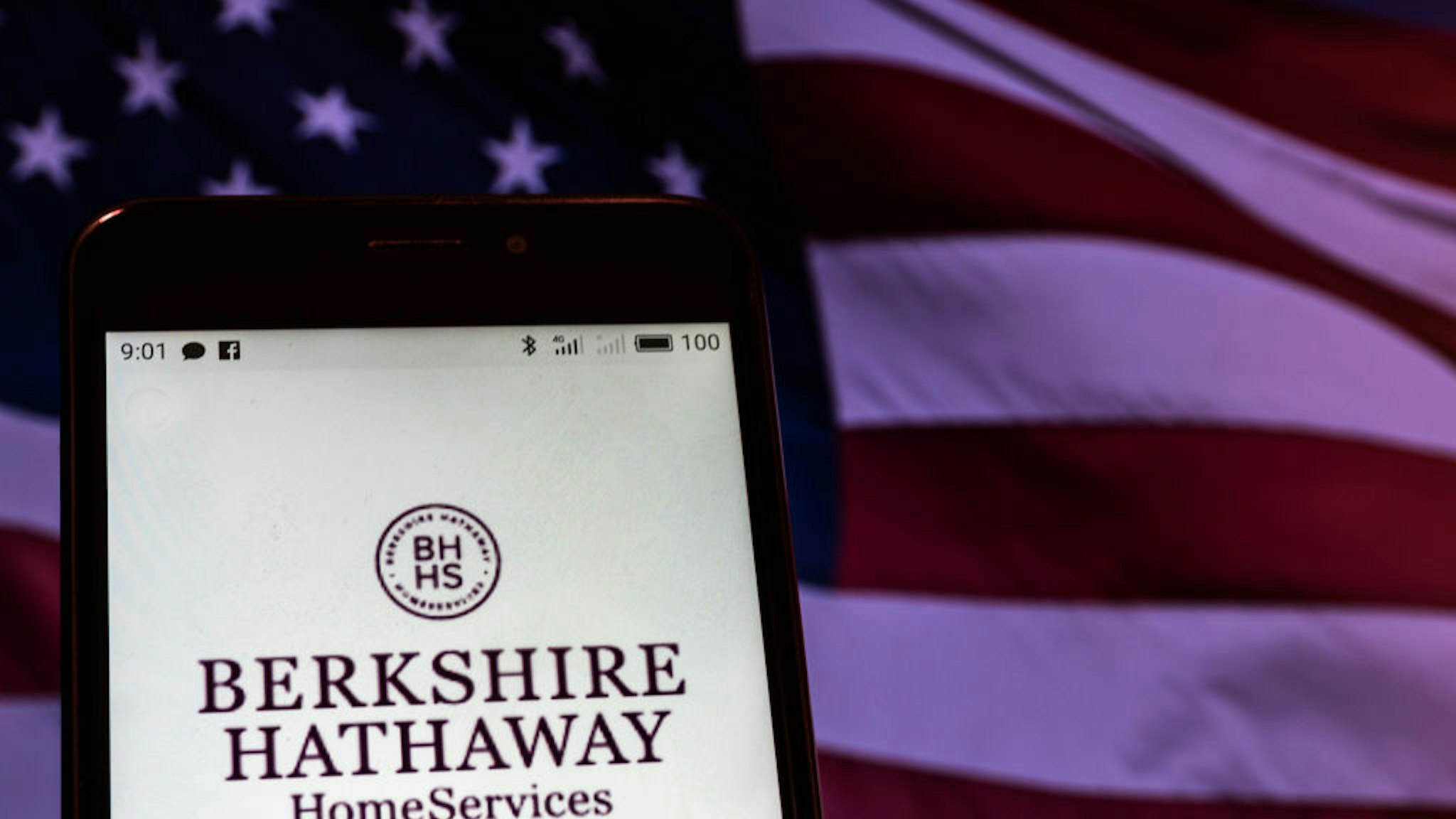 KIEV, UKRAINE - 2018/08/09: In this photo illustration, the Berkshire Hathaway logo seen displayed on a smartphone. According to the New York Stock Exchange (NYSE), the company is on the sixrth place at the market value of $495,4 billions. (Photo Illustration by Igor Golovniov/SOPA Images/LightRocket via Getty Images)