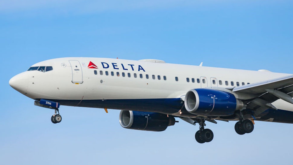 Delta Air Lines CEO Ditches ‘Divisive’ Vaccine Mandate
