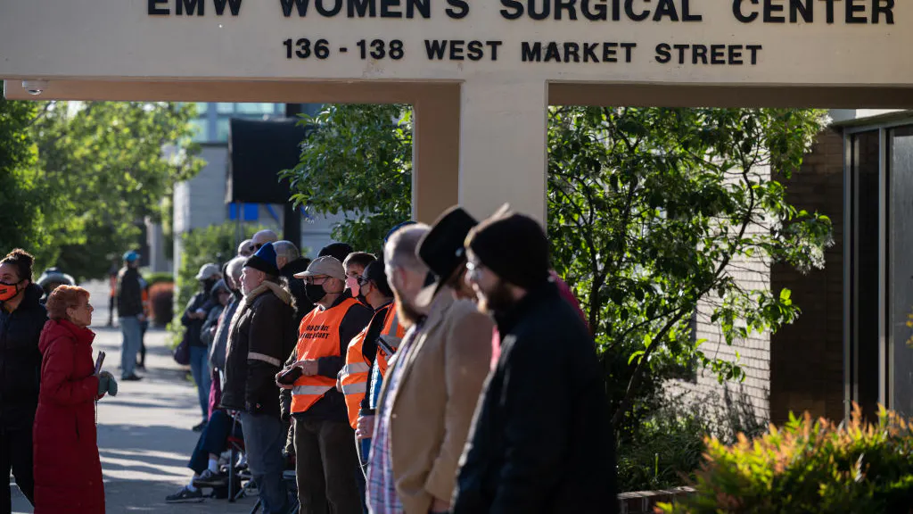 Kentucky Cop Punished For Praying In Front Of Abortion Clinic Sues City