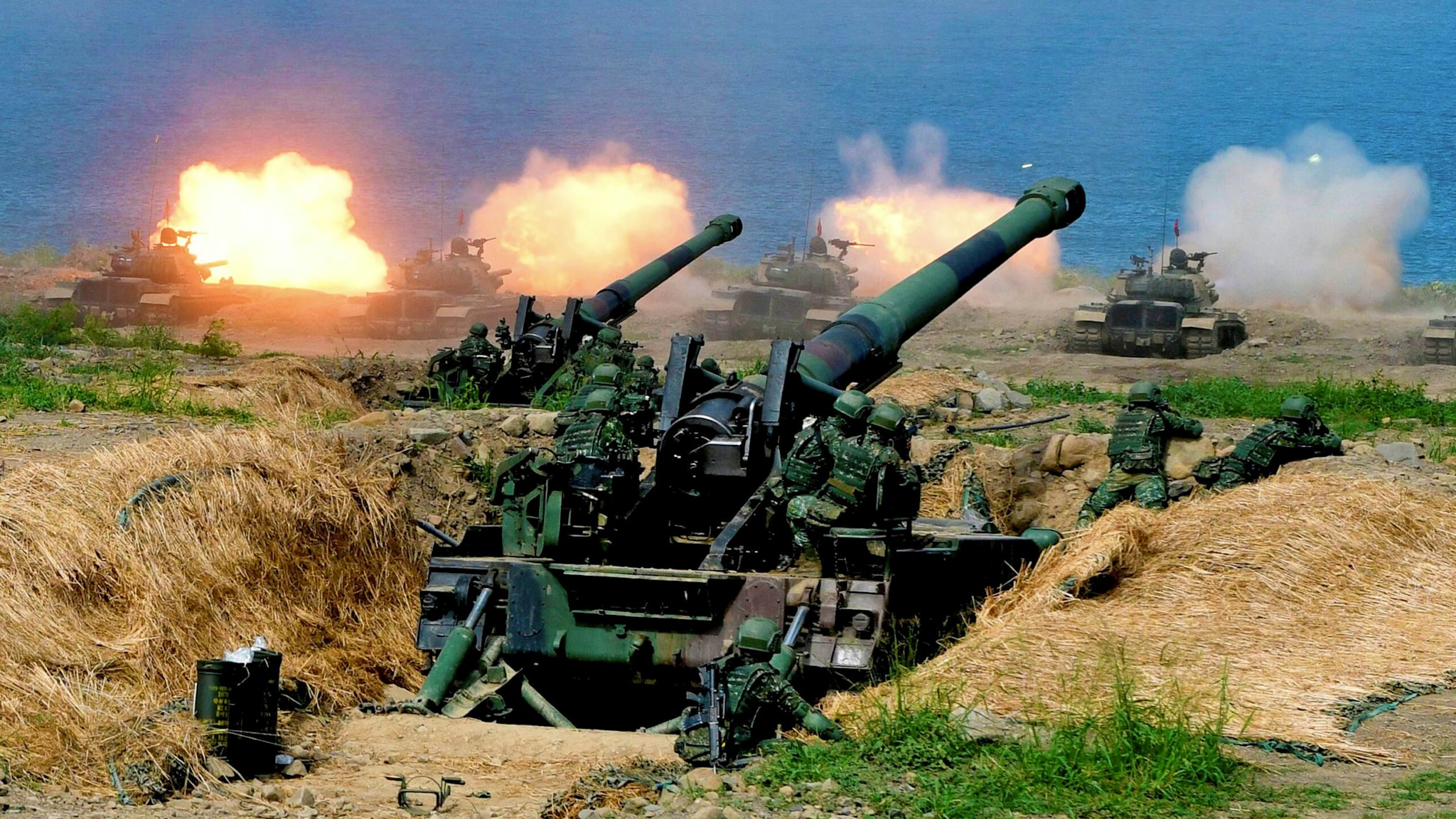 US-made CM-11 tanks (in background) are fired in front of two 8-inch self-propelled artillery guns during the 35th "Han Kuang" (Han Glory) military drill in southern Taiwan's Pingtung county on May 30, 2019. - The manoeuvres in Taiwan come after the US, Japan, South Korea and Australia kicked off operation "Pacific Vanguard" near Guam, bringing together more than 3,000 sailors from the four countries last week.