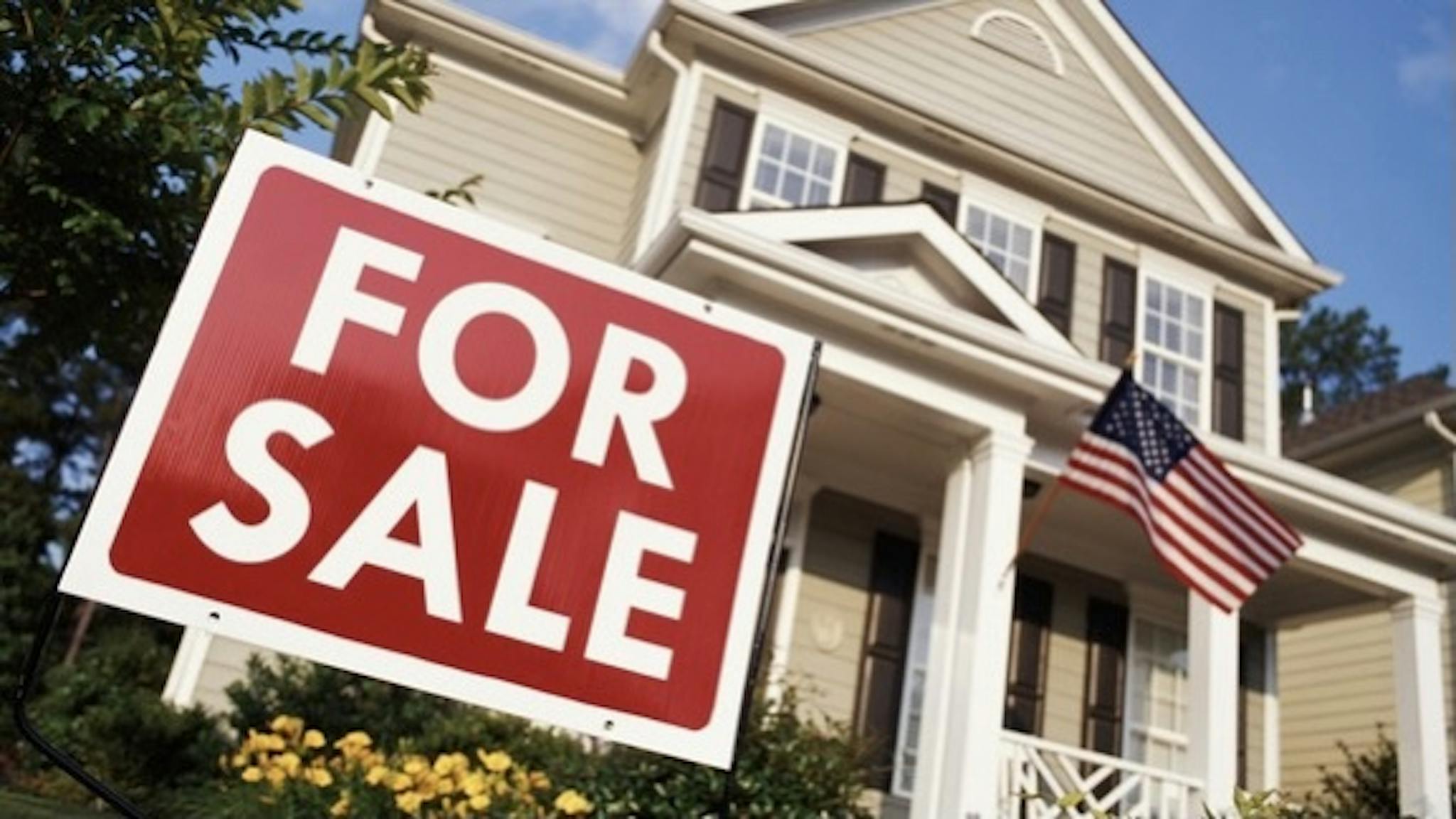 2D00A6C1-1133-4430-9BD7-AA463254E4D1_4_5005_c House with American flag and 'for sale' sign, low angle view - stock photo Georgia, USA Phillip Spears via Getty Images