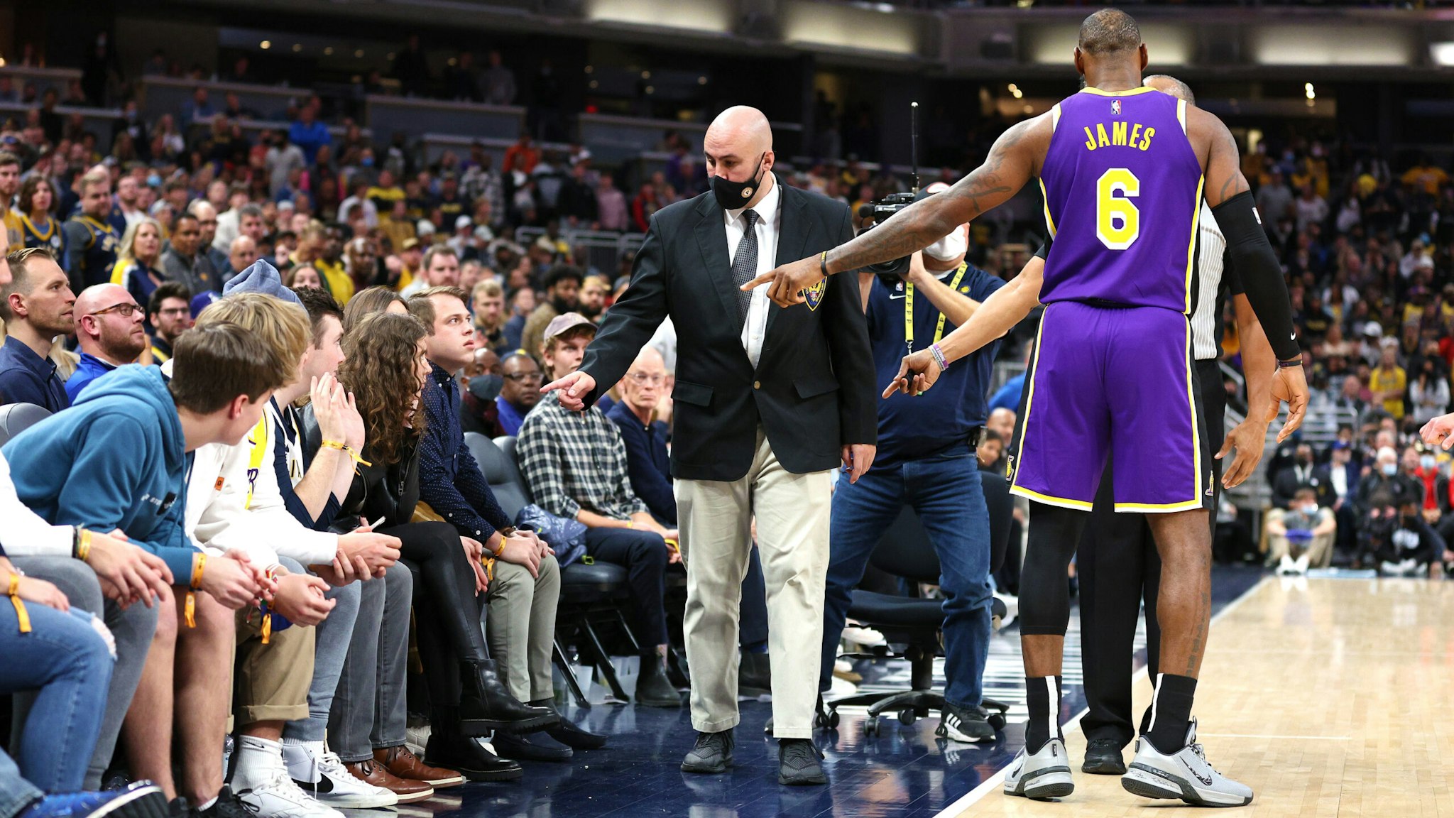 INDIANAPOLIS, INDIANA - NOVEMBER 24: LeBron James #6 of the Los Angeles Lakers points out fans that he had a disturbance with to security during the game against the Indiana Pacers at Gainbridge Fieldhouse on November 24, 2021 in Indianapolis, Indiana.