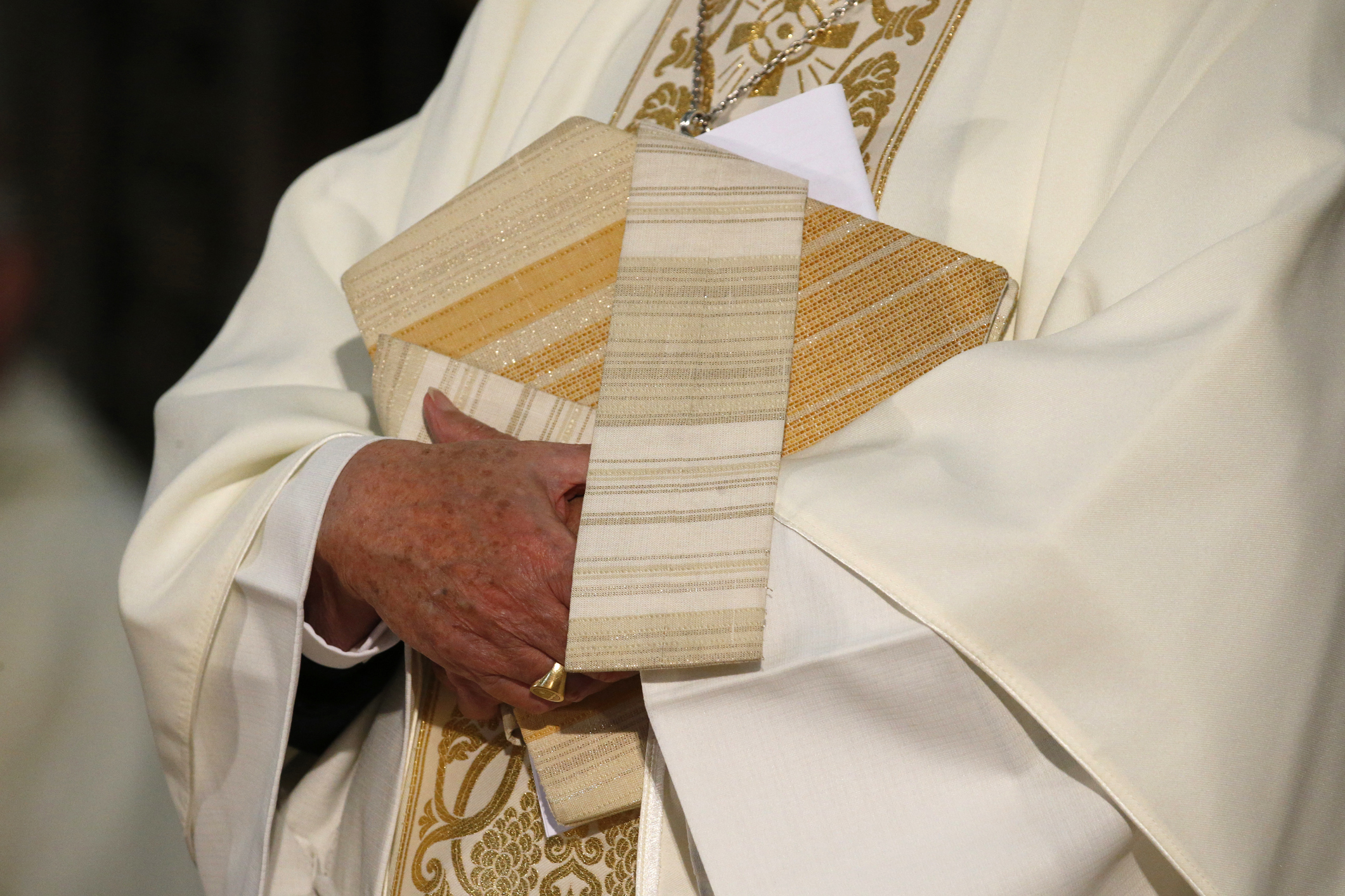 US Catholic Bishops Approve Communion Document, Avoid Naming Pro ...