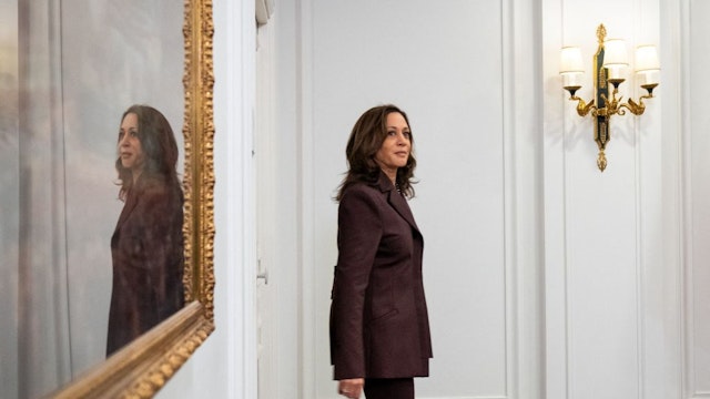 US Vice-President Kamala Harris arrives to give a press conference in Paris on November 12, 2021. (Photo by Sarahbeth MANEY / POOL / AFP) (Photo by