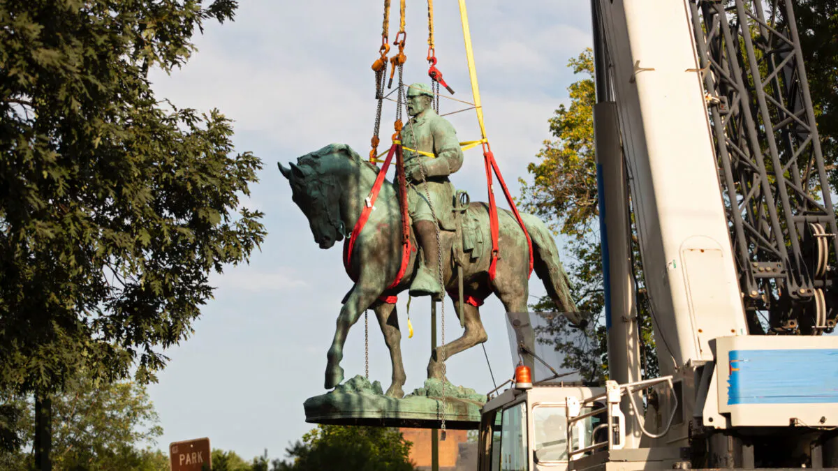 Robert E. Lee Statue In Charlottesville To Be Melted Down, Turned Into New Art Piece