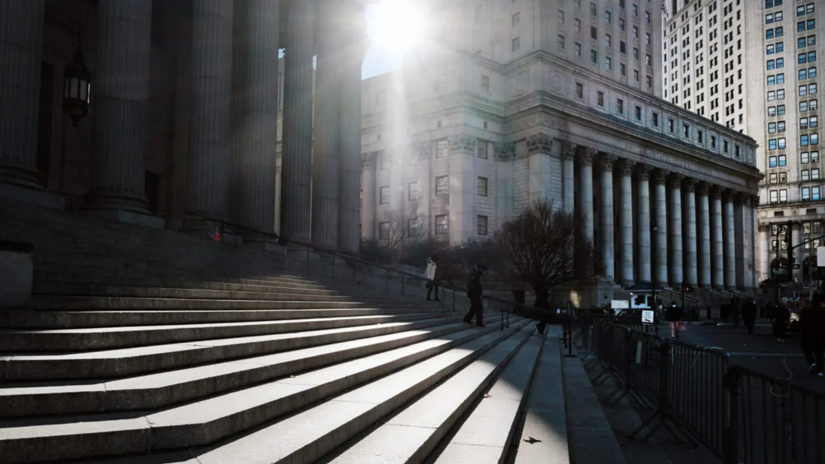 NEW YORK: Witness In Maxwell Trial Alleges Nude Massage: ‘Pulled Down The Sheet’