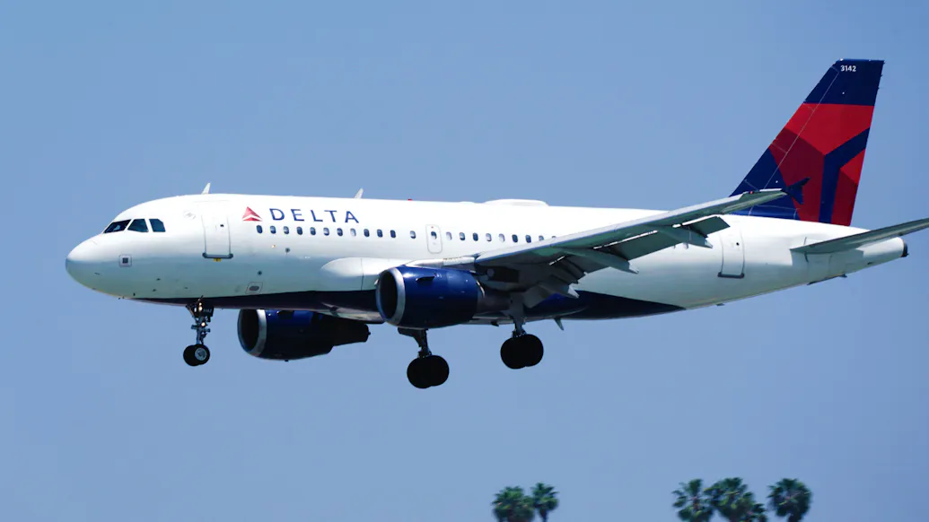 Leaked Airline Memos: Majority Of Employees With Omicron Are Vaxxed, Healthy Pilots Offered More Pay To Cover Shifts