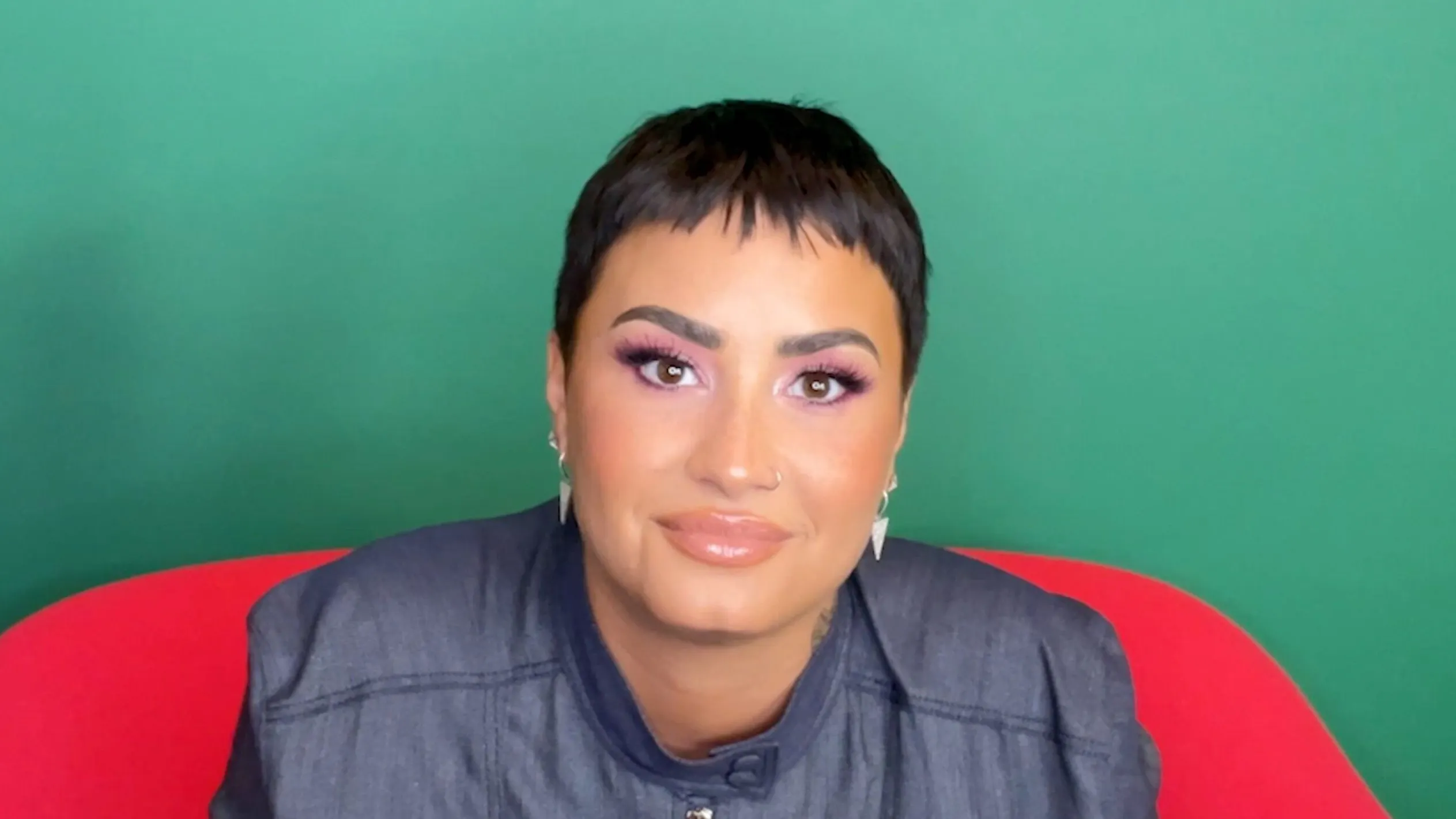 Demi Lovato Debuts Fully Shaved Head, Calls It ‘Fresh Start’