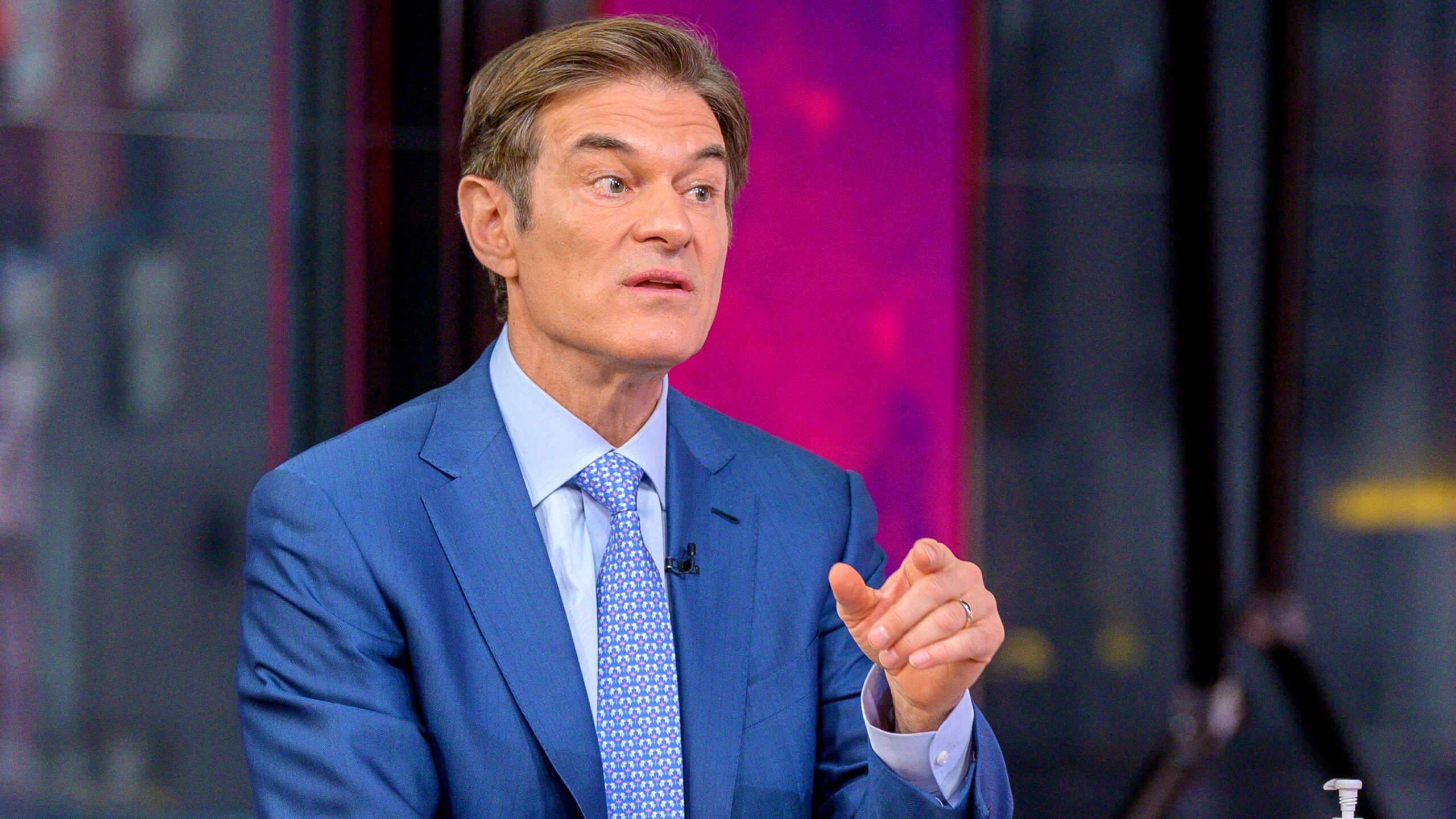GOP Senate Candidate Dr Oz Steps In To Help Passenger With Medical Emergency On Flight