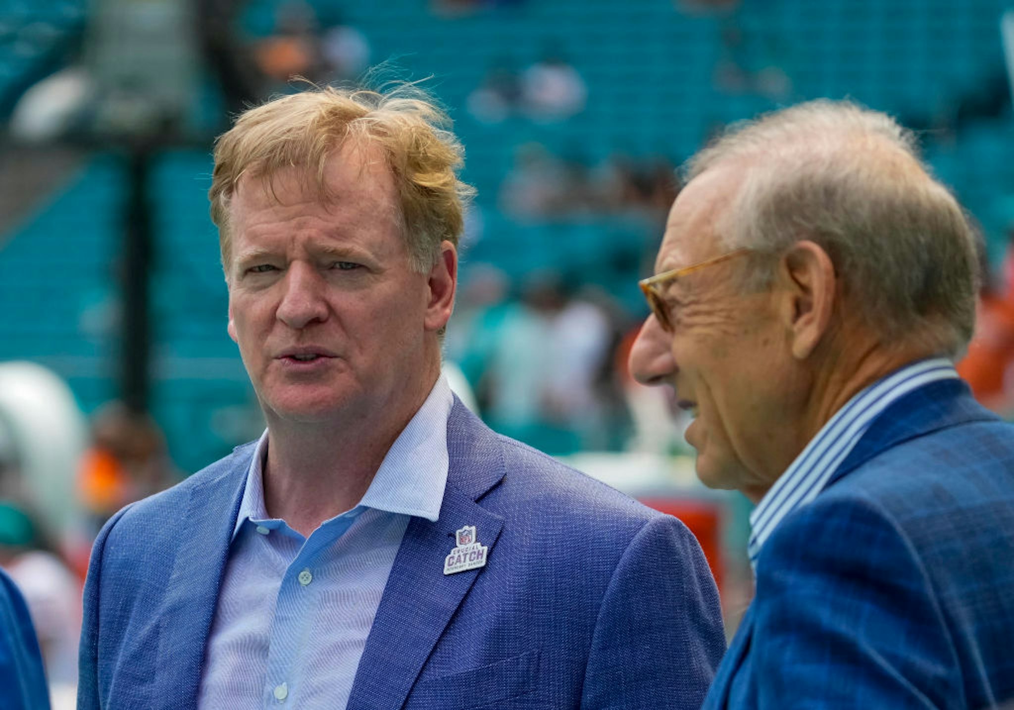 MIAMI GARDENS, FL - OCTOBER 03: NFL Commissioner Roger Goodell during the NFL Football match between the Miami Dolphins and Indianapolis Colts on October 3rd, 2021 at Hard Rock Stadium in Miami, FL. (Photo by Andrew Bershaw/Icon Sportswire via Getty Images)