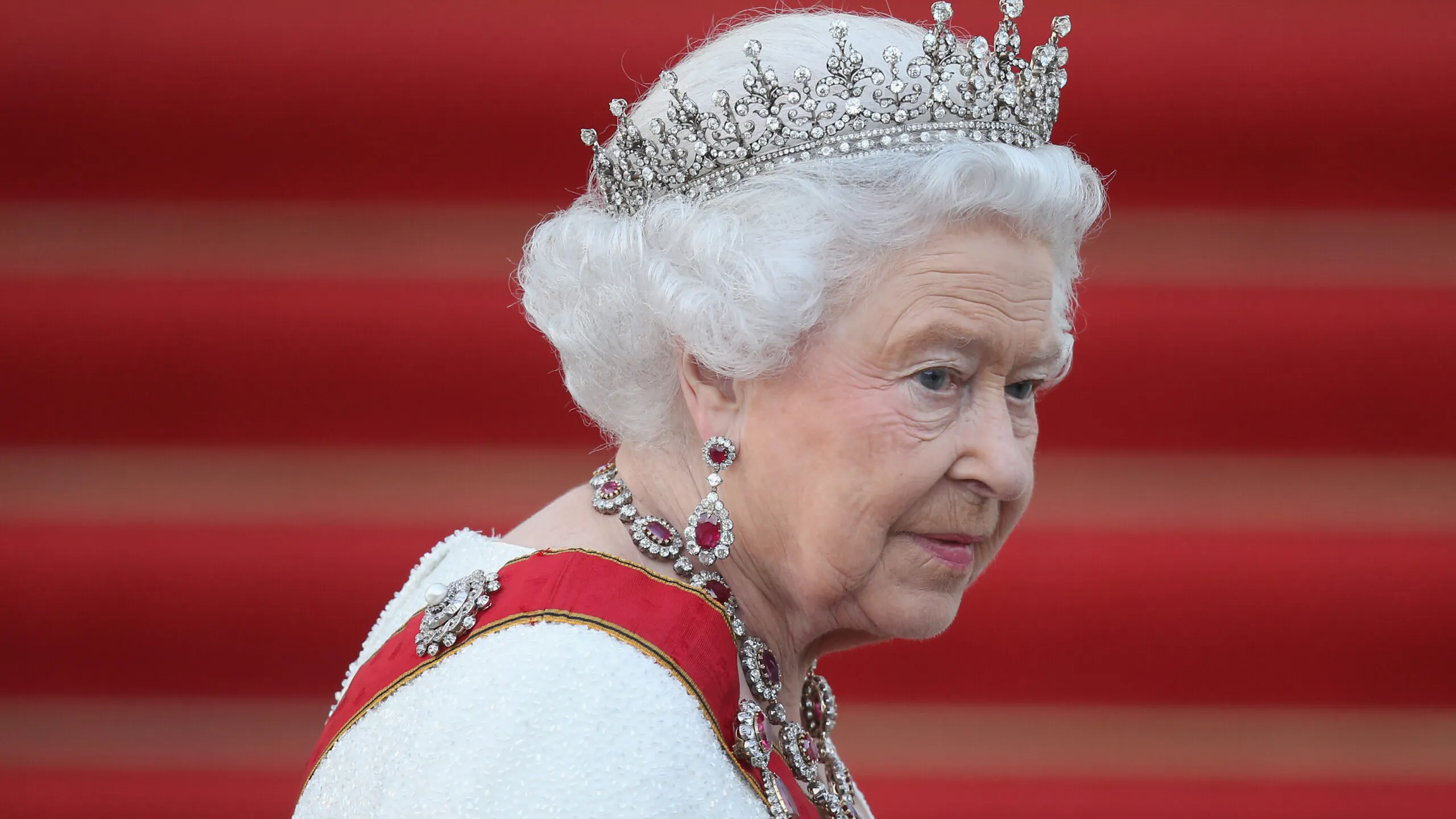 Man Posts Creepy Snapchat Before Attempting To Assassinate Queen Elizabeth With A Crossbow On Christmas