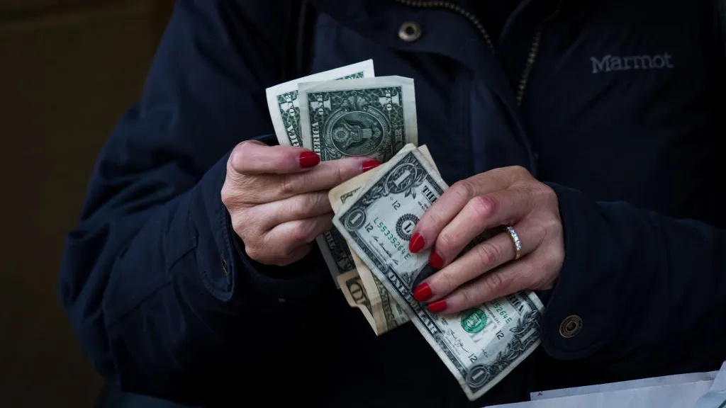 Bloomberg Article Advises Americans To Spend Their Paychecks Quickly, Take Out Loans To Deal With Inflation