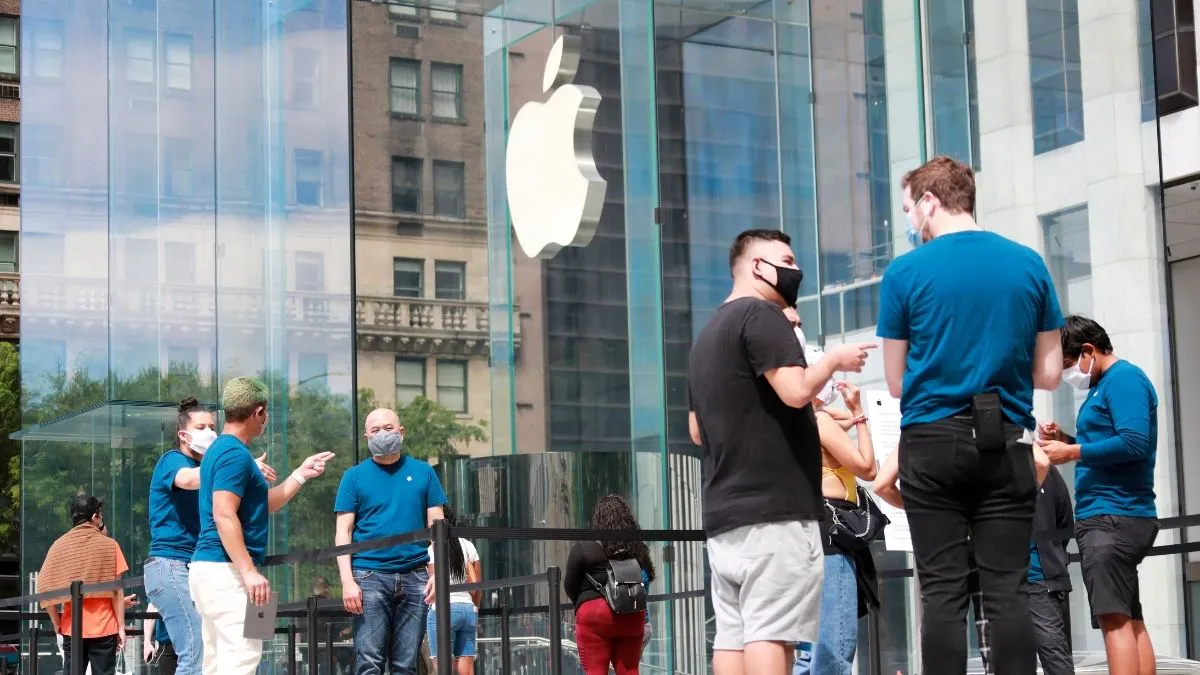 Apple Closes New York Stores To In-Person Shoppers In Response To Covid Surge