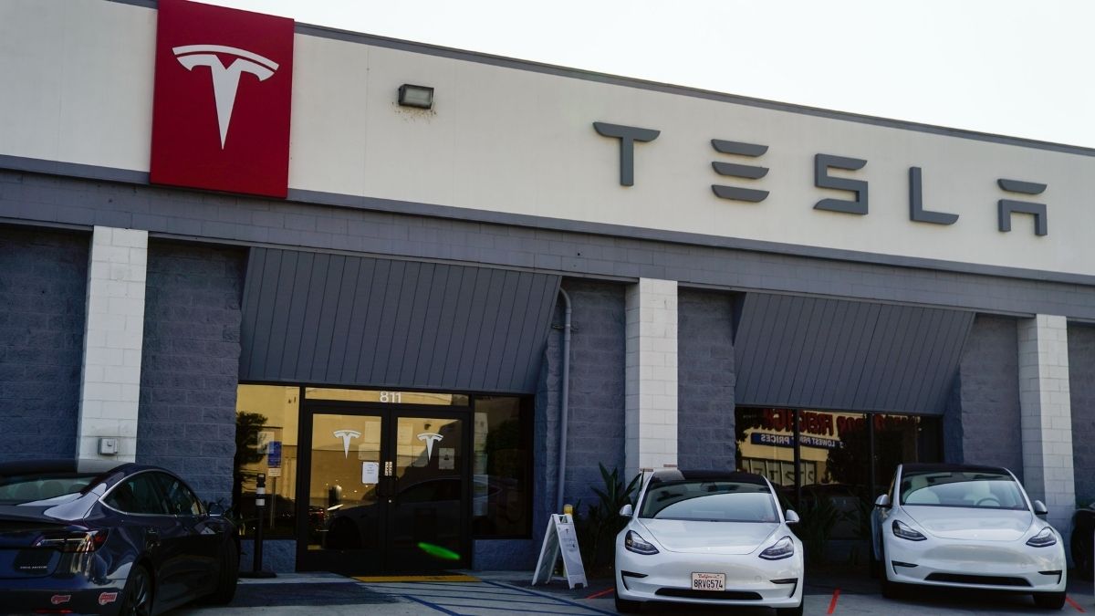 WATCH: Tesla Owner Blows Up Car After $22K Repair Quote