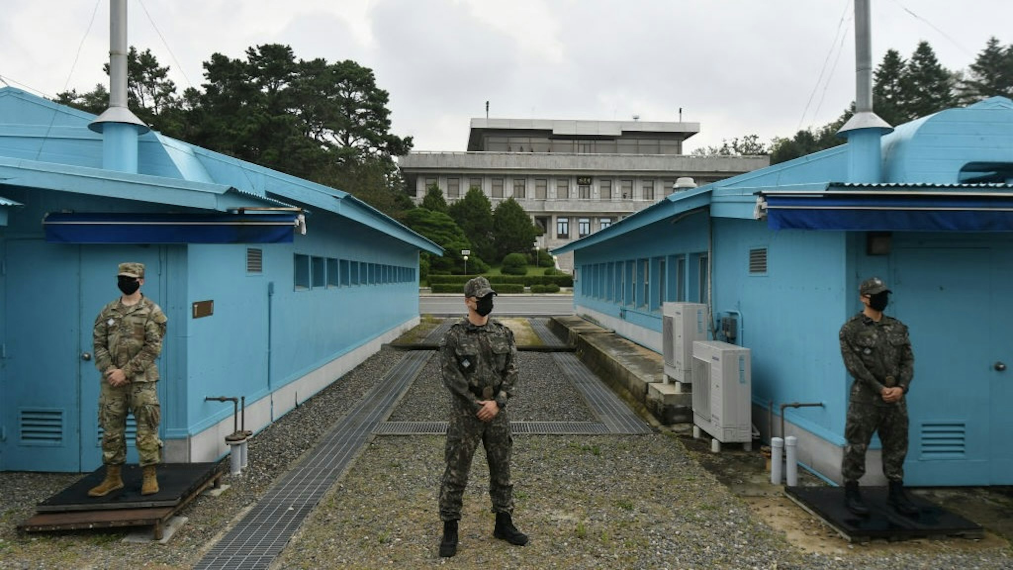 South Korean Unification Minister Visits North Korean Border Village PANMUNJOM, SOUTH KOREA - SEPTEMBER 16: U.S. and South Korean army soldiers stand guard during South Korean Unification Minister Lee In-young's visit to Panmunjom between South and North Korea in the demilitarized zone (DMZ) on September 16, 2020 in Panmunjom, South Korea. Unification Minister Lee In-young visit the truce village of Panmunjom for the first time since taking office, raising expectations he could send a message to North Korea amid stalled cross-border exchanges and cooperation. (Photo by Park Tae-hyun-Korea - Pool/Getty Images) Pool / Pool