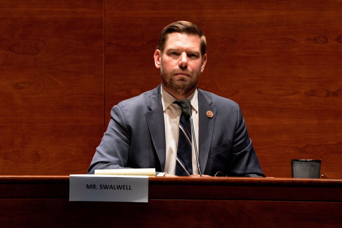 ‘They Got Me!’: Eric Swalwell Jokingly Demands Pulitzer For Daily Mail After He’s Caught Maskless In Florida