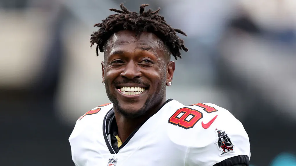 Police Issue Arrest Warrant For Antonio Brown