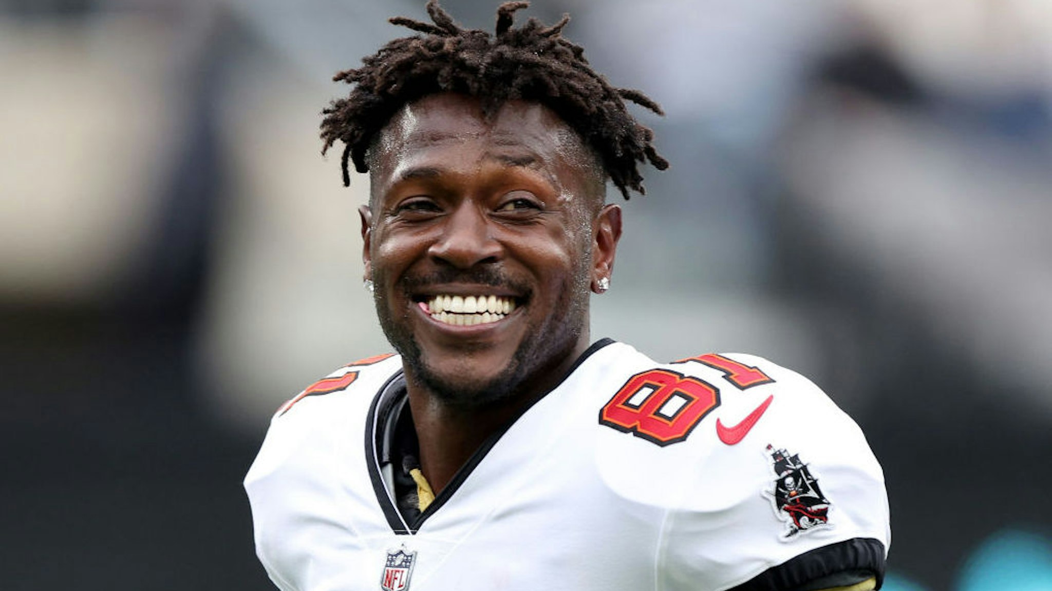 EAST RUTHERFORD, NEW JERSEY - JANUARY 02: Antonio Brown #81 of the Tampa Bay Buccaneers warms up prior to the game against the New York Jets at MetLife Stadium on January 02, 2022 in East Rutherford, New Jersey. (Photo by Elsa/Getty Images)