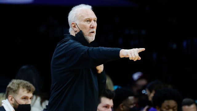 PHILADELPHIA, PENNSYLVANIA - JANUARY 07: Head coach Gregg Popovich of the San Antonio Spurs calls to players during the second quarter against the Philadelphia 76ers at Wells Fargo Center on January 07, 2022 in Philadelphia, Pennsylvania. NOTE TO USER: User expressly acknowledges and agrees that, by downloading and or using this photograph, User is consenting to the terms and conditions of the Getty Images License Agreement. (Photo by Tim Nwachukwu/Getty Images)