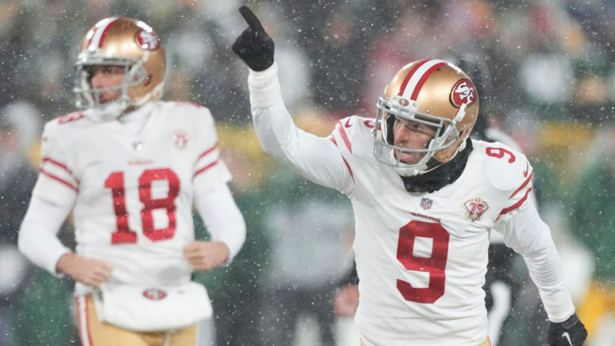 GREEN BAY, WISCONSIN - JANUARY 22: Kicker Robbie Gould #9 of the San Francisco 49ers reacts as he kicks the game-winning filed goal to win the NFC Divisional Playoff game against the Green Bay Packers at Lambeau Field on January 22, 2022 in Green Bay, Wisconsin. (Photo by Patrick McDermott/Getty Images)