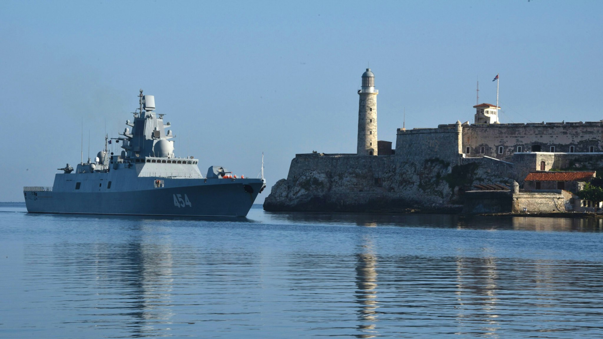 The Russian Federation Navy Admiral Gorshkov frigate arrives to Havana's port on June 24, 2019. - A Russian naval detachment, led by the frigate Admiral Gorshkov, arrived in Havana on Monday in times of high tension between the island and the United States.
