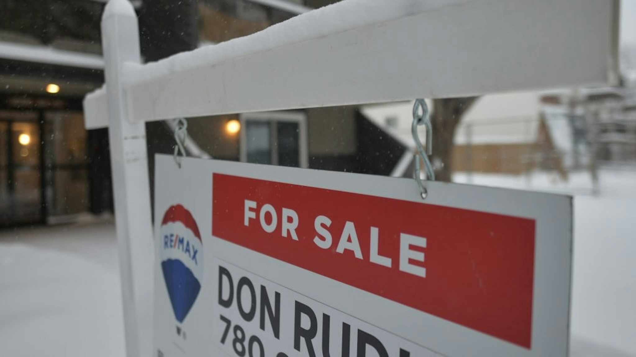 Daily Life In Edmonton During The Covid-19 Pandemic For Sale sign seen outside a house in the center of Edmonton. On Friday, January 7, 2022, in Edmonton, Alberta, Canada. (Photo by Artur Widak/NurPhoto via Getty Images) NurPhoto / Contributor