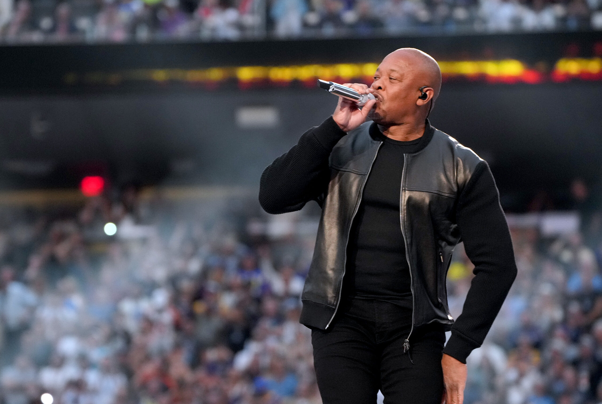 California Love: Dre, Snoop lead Super Bowl, Eminem takes knee