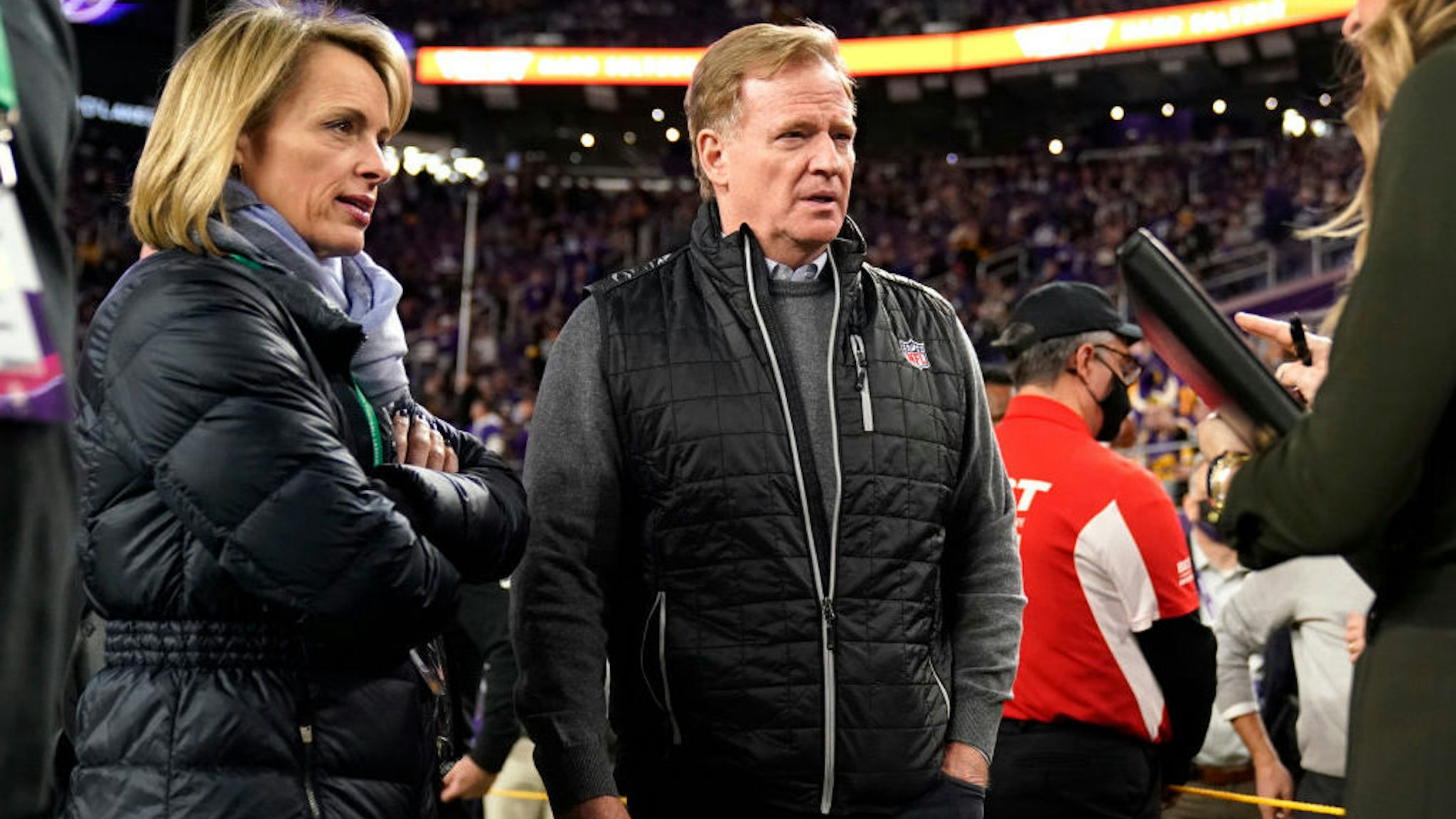 MINNEAPOLIS, MN - DECEMBER 09: NFL commissioner Roger Goodell and his wife Jane Skinner chat with a staff member before a game between the Minnesota Vikings and Pittsburgh Steelers on December 9, 2021, at U.S. Bank Stadium in Minneapolis, MN.(Photo by Nick Wosika/Icon Sportswire via Getty Images)