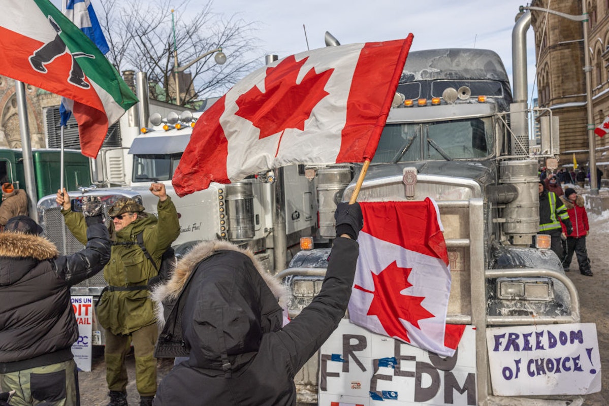 Alberta Border Blockade Disbanded, Truckers Roll Out After Police Midnight Raid