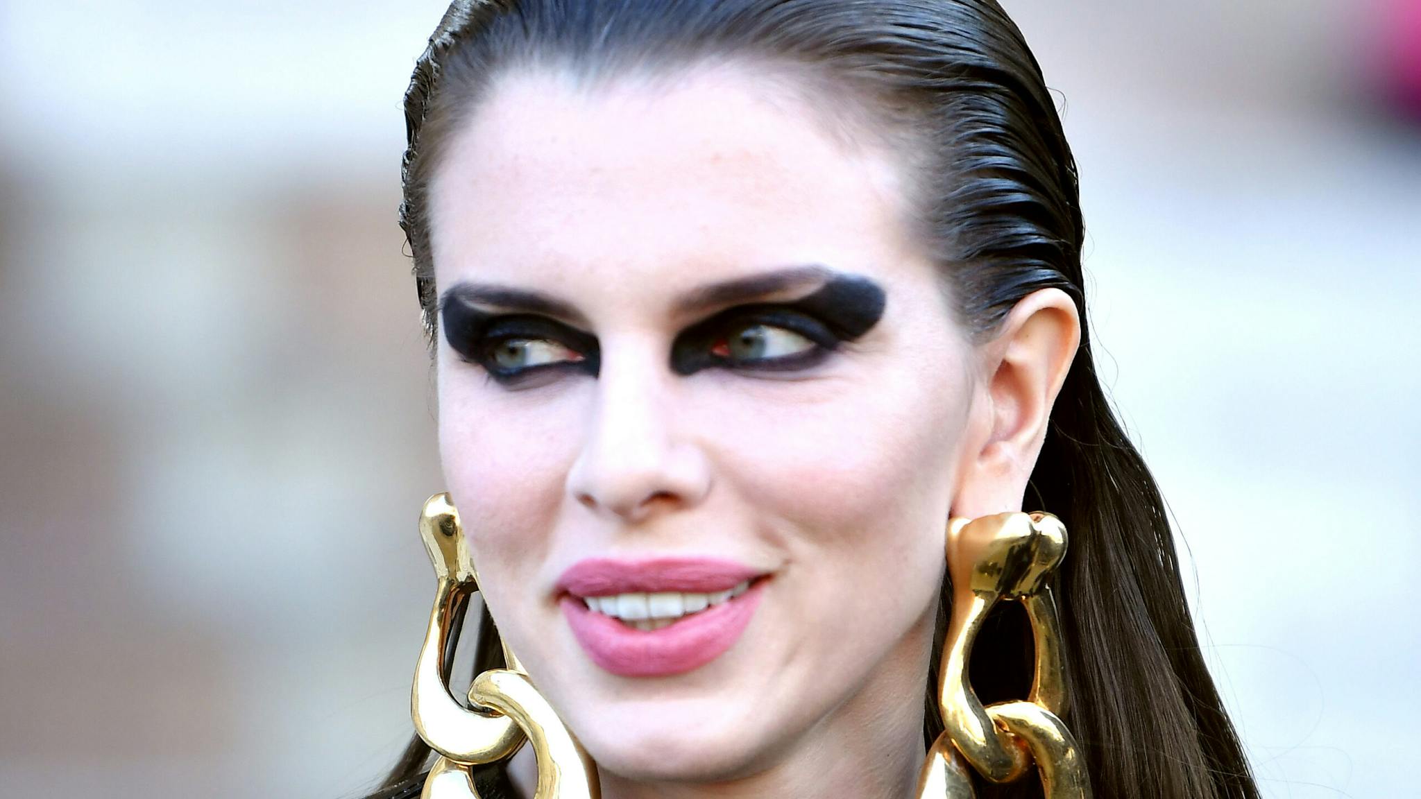 Kanye West’s New Flame Julia Fox Discusses Working In ‘Sex Dungeons Kanye West’s New Flame Julia Fox Discusses Working In ‘Sex Dungeons