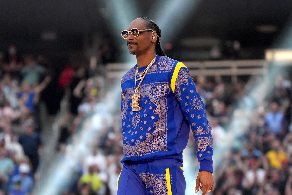 Snoop Dogg's Latest Instagram Posts Prove He Is Still Desperately