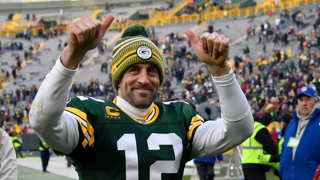 Aaron Rodgers Signs Massive New Contract With Green Bay Packers: Report