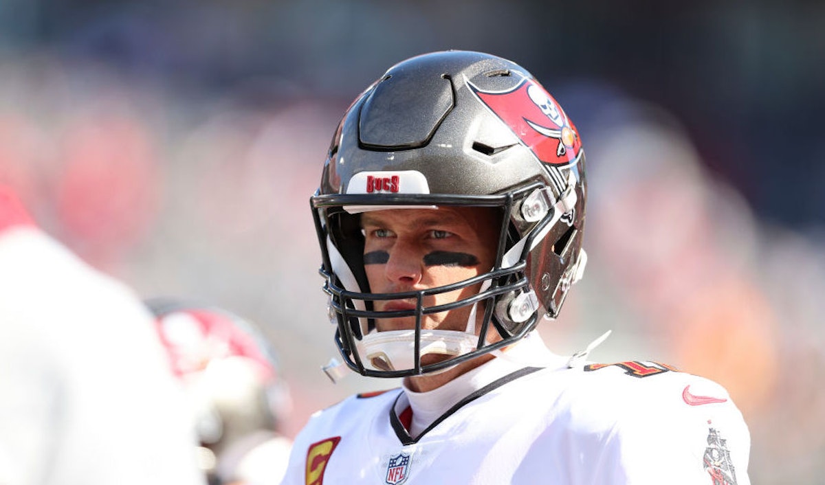 Buccaneers' Tom Brady apologizes for comparing playing football to