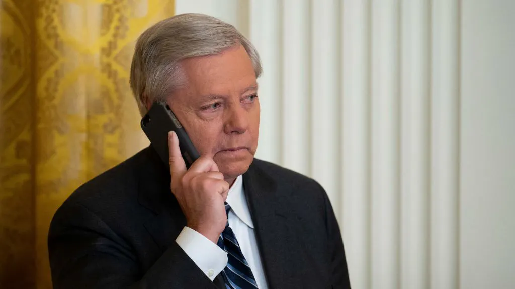 Lindsey Graham Calls For Russians To Assassinate Putin