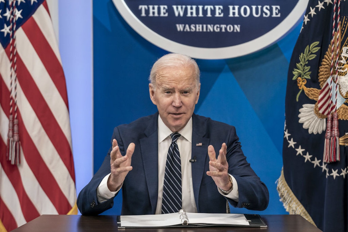 WATCH: Biden Straight Up Ignores Reporters’ Questions, Calmly Shuffles Papers Instead